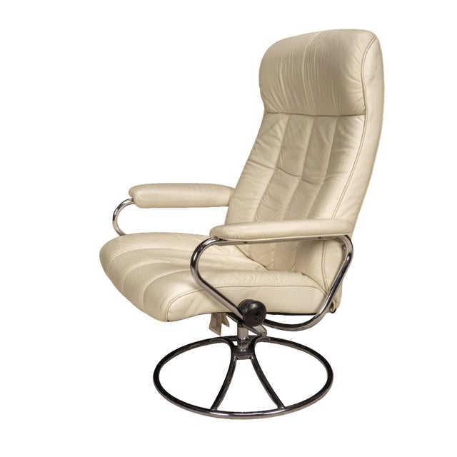 Ekornes ASA 1990s Ekornes Stressless Recliner Chair Cream Leather Chrome Base Medium Norway For Sale - Image 4 of 16