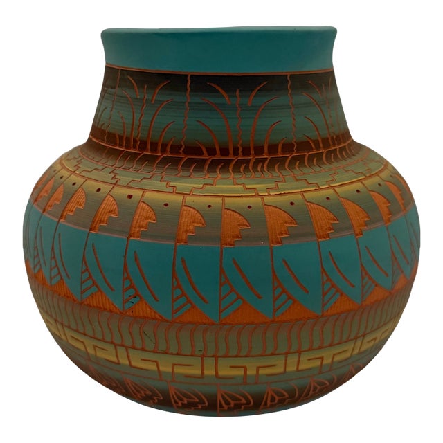 Signed Davis Willie Navajo Art Pottery Vessel For Sale