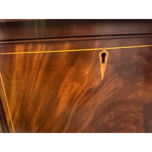 1980s 1980s Henkel Harris Federal/Hepplewhite Style Mahogany Sideboard With Inlay For Sale - Image 5 of 18