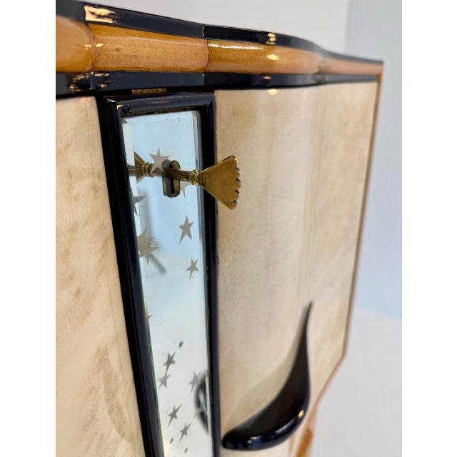 Italian Art Deco Bar Cabinet in Parchment attributed to Paolo Buffa, Italy, 1940s For Sale - Image 13 of 18