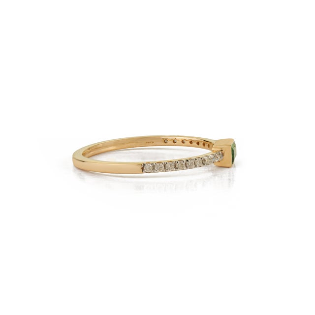 Metal Minimalist Baguette-Cut Tsavorite & Diamond Pave Band Ring in 14k Yellow Gold Size 5.5 For Sale - Image 7 of 15