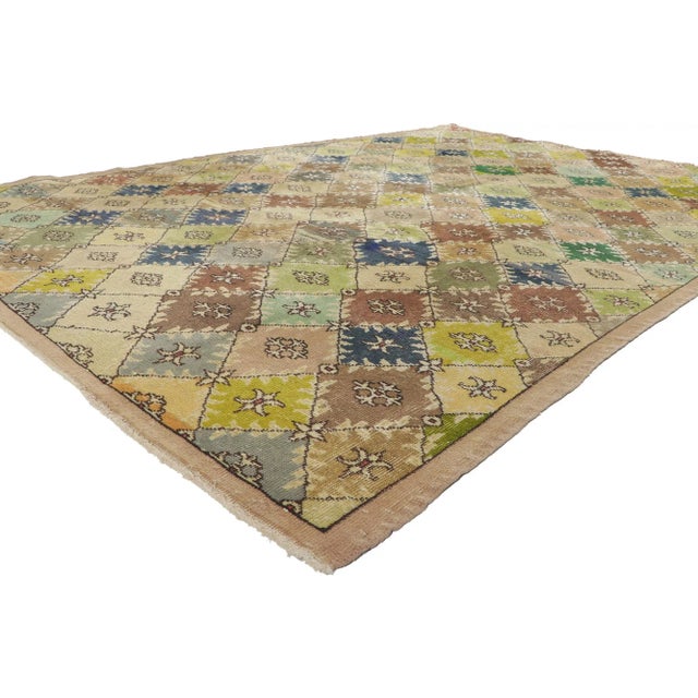 ​52138 Vintage Turkish Sivas Rug, 06'09 x 10'00. Warm and inviting with its perfectly worn-in charm, this distressed...
