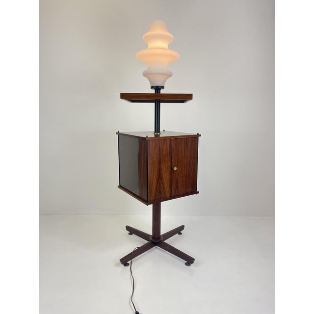 Illuminated Rotating Cabinet in the style of Ico Parisi, Italy, 1960s For Sale - Image 15 of 18