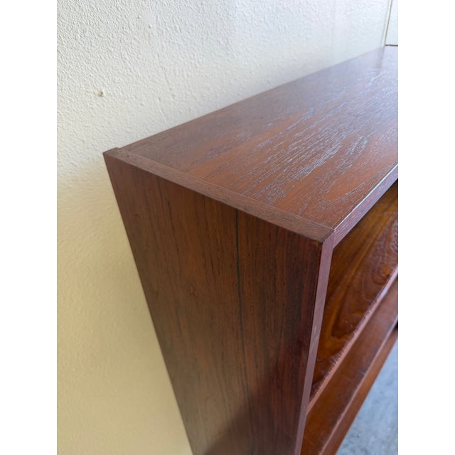 Mid-Century Danish Modern Teak Bookcase Cabinet – Open Shelving 1960s For Sale In Los Angeles - Image 6 of 11