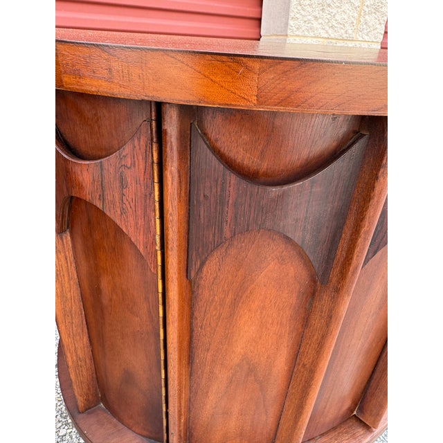 Brown Mid 20th Century Kent-Coffey Perspecta Walnut Nightstands With Sculpted Arched Fronts, Attributed For Sale - Image 8 of 11