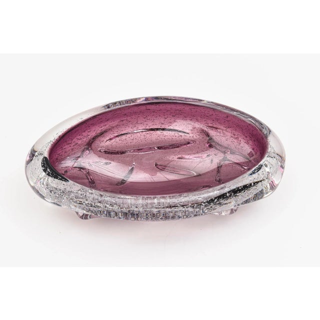 1960s Vintage 1960's Murano Seguso Purple Pulegoso Oval Bowl With Bubbles and Clear Appendages For Sale - Image 5 of 10