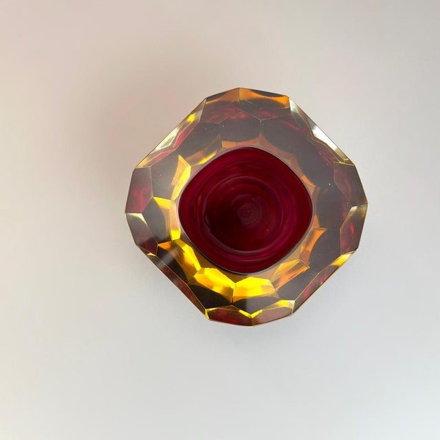 Murano Glass Faceted Sommerso Bowl in Pink and Yellow, Italy, 1960s For Sale - Image 6 of 11