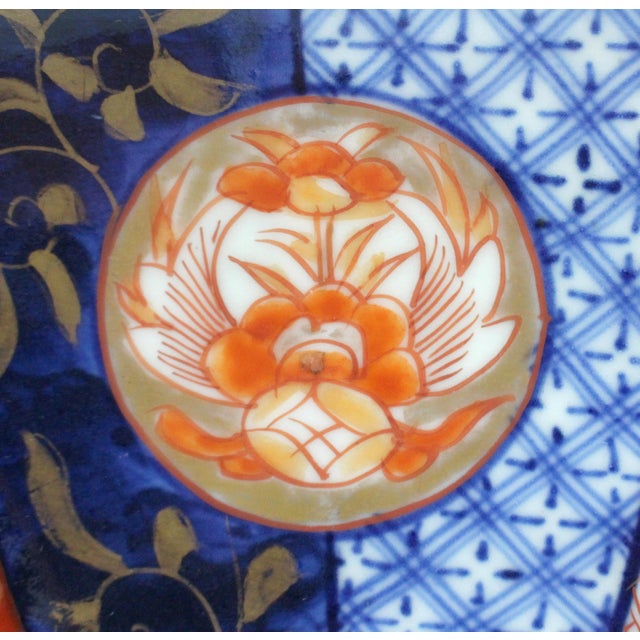 C. 1860s Japanese Scalloped Imari Chop Plate For Sale - Image 4 of 5