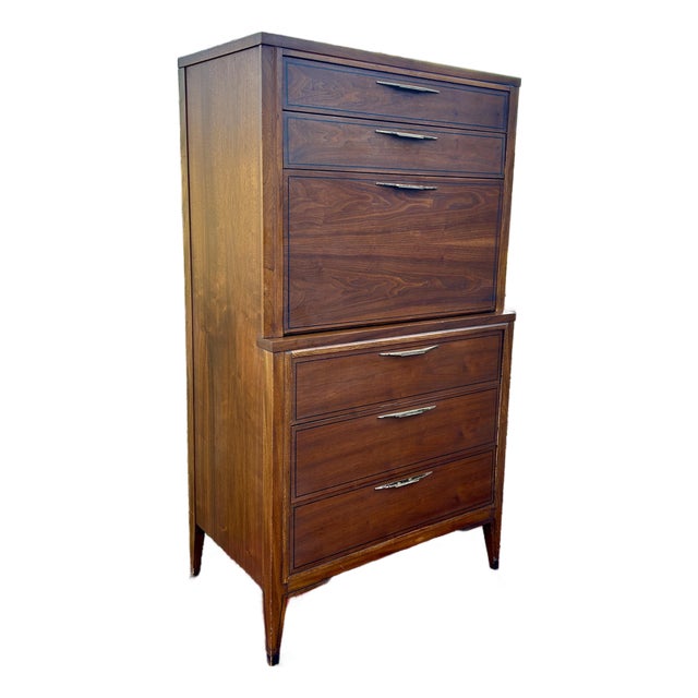Vintage 1960’s Mid Century Modern Kent Coffey Tempo Walnut Dresser/Chest Drawers Gentlemen’s Chest For Sale