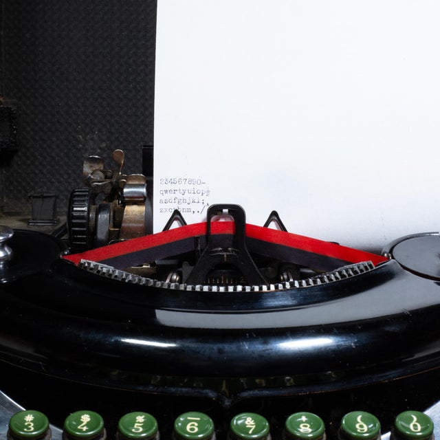 Remington Rand Art Deco Remington Portable Noiseless Typewriter and Case c.1937 For Sale - Image 4 of 10