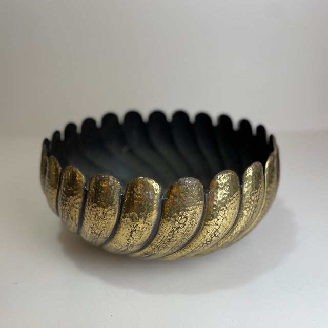 Large Italian bowl made in brass in the style of Egidio Casagrande from the 1970’s. Period: 1970s Origin: Italy Material:...
