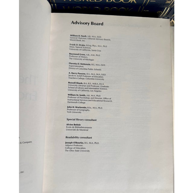 Navy Blue 1988 Complete World Book Encyclopedia 24 Volume Set With Dictionary in Navy Blue & Gold For Sale - Image 8 of 9