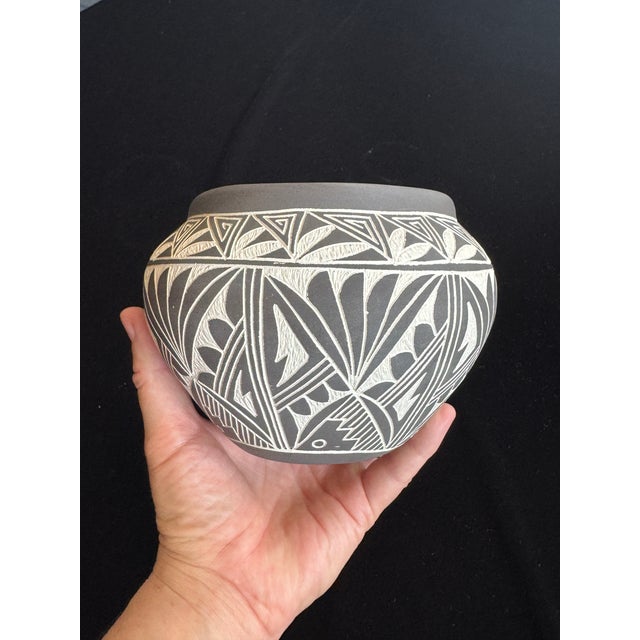 Acoma / Laguna Pueblo Sgraffito Pottery Jar — Hand-Etched Black on Matte Ground, Signed, 4.5" For Sale - Image 4 of 8