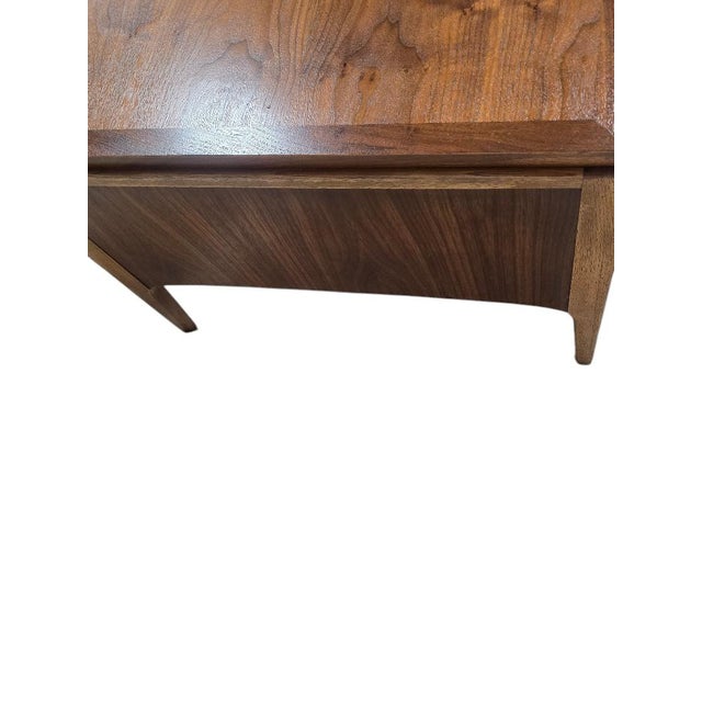 Wood Lane Mid-Century Modern Walnut Cabinet End Table | Style 997-92 For Sale - Image 7 of 8