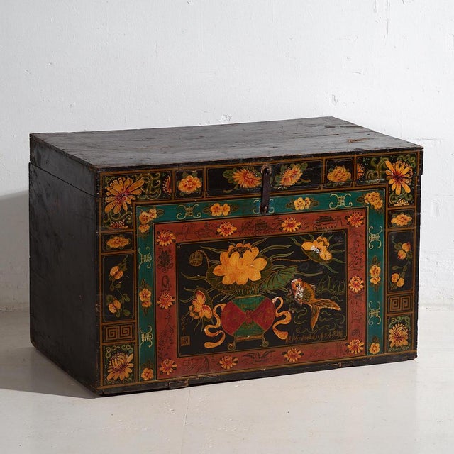 Antique Chinese Dark Colored Floral Patterned Trunk, 1900s For Sale - Image 15 of 15