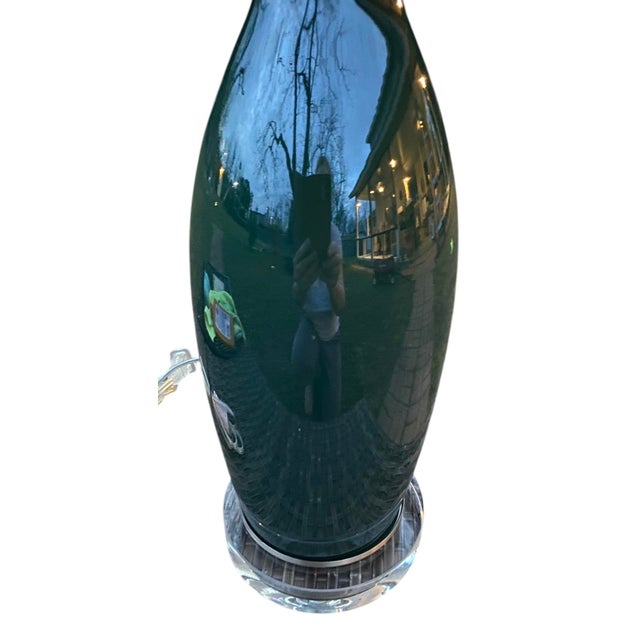 Vintage Emerald Green Ceramic Table Lamp- Lucite Base For Sale In Austin - Image 6 of 9