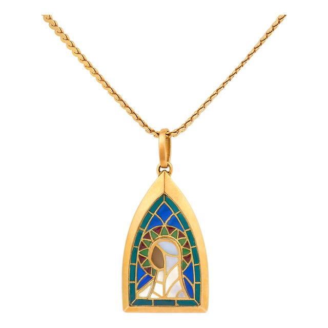 French Vintage Virgin Mary Plique-À-Jour Enamel Yellow Gold Pendant Necklace For Sale