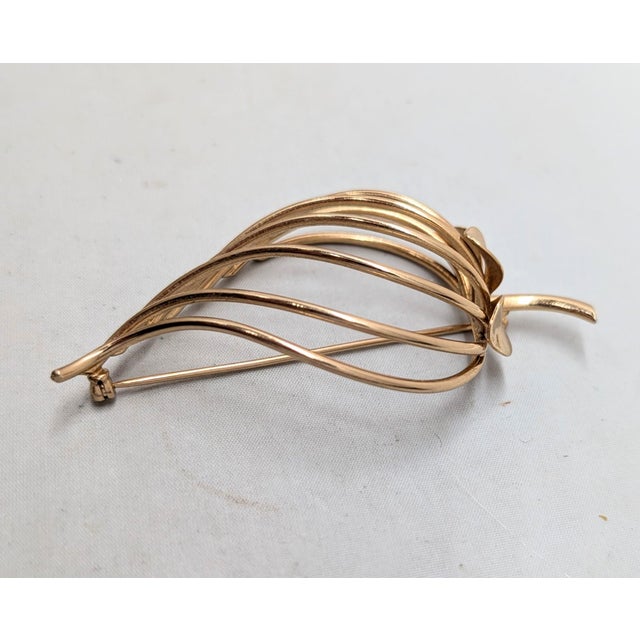 Napier Vintage 1950s Signed Napier Modernist Goldtone Strawberry Brooch For Sale - Image 4 of 7