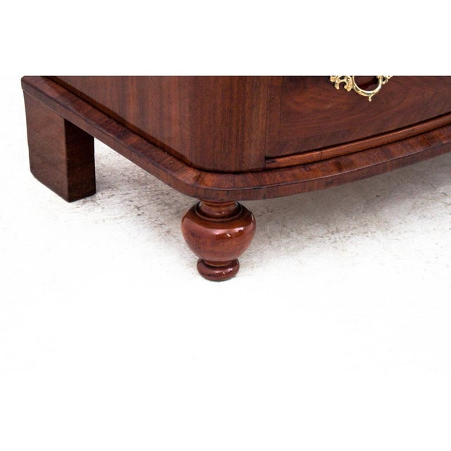 An antique chest of drawers from around 1910. Furniture in very good condition, after professional renovation. The chest...