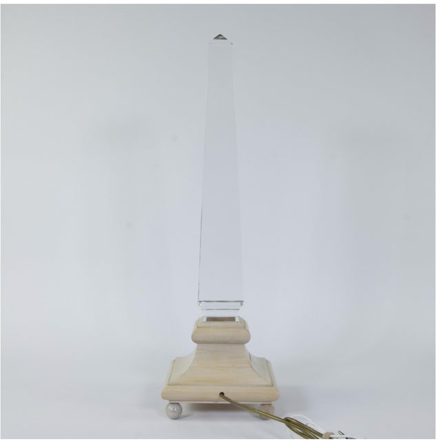 Maison Jansen Obelisk Lamp attributed to Sandro Petti for Maison Jansen, 1970 For Sale - Image 4 of 4