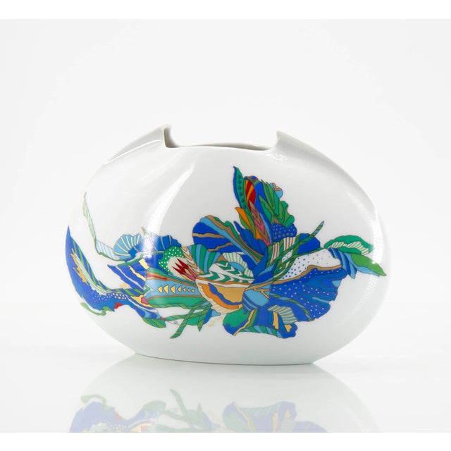 Tasca Pocket Vase by Lino Sabattini for Rosenthal, 1990s, in Flawless conditions. Designed 1990 to 1999 This piece has an...