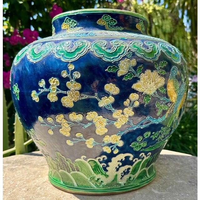 17th Century Rare Ming Dynasty Fahua Ware Globular Jar /Vase Vibrant Bird & Flower Motif For Sale - Image 5 of 18