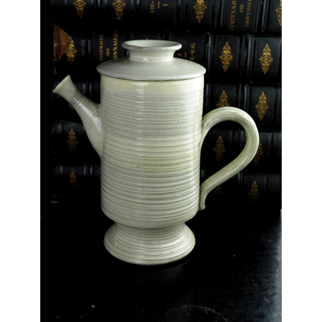 Mid-Century Modern Mid 20th Century Mid-Century Irish Scandinavian Kilroot Cream Stoneware Coffee Jug For Sale - Image 3 of 11