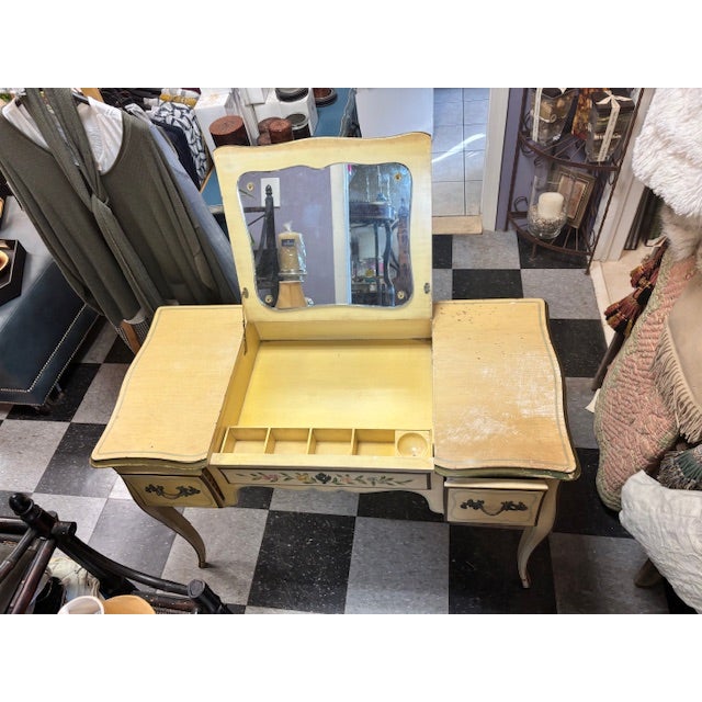 French Provincial 1960s John Widdicomb Vanity/Desk For Sale - Image 3 of 15