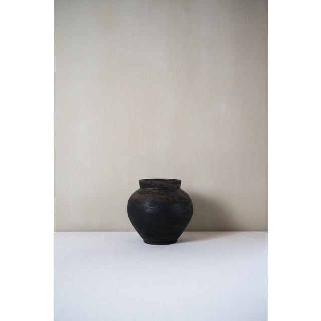 Vintage Vase in Clay, in Very Good conditions. Designed 1920 to 1949