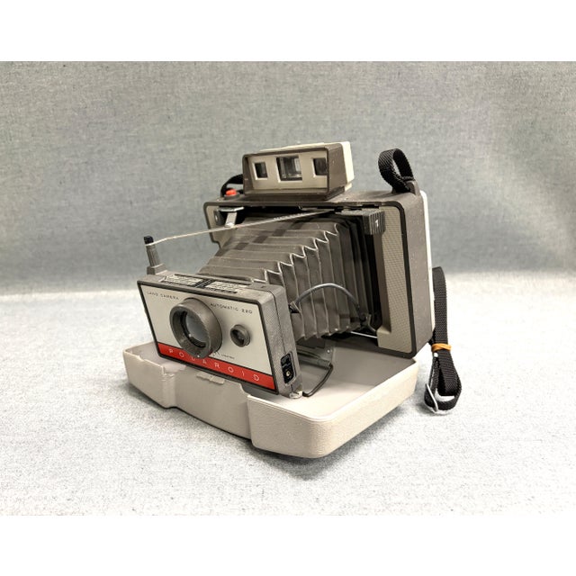 Mid-Century Modern Vintage 1960s Polaroid Land Camera – Model #220 For Sale - Image 3 of 9