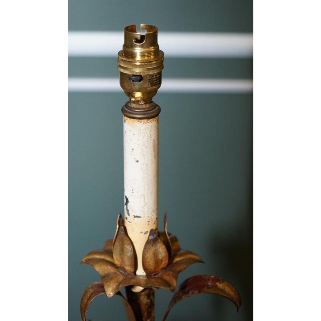 Italian Hollywood Regency Gilt Tulip and Lotus Table Lamp, 1950s For Sale - Image 9 of 11
