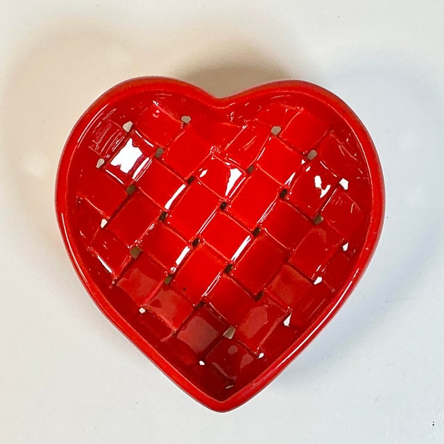 1980s Vintage Italian Majolica Boho Chic Valentine Woven Pottery Heart Bowl For Sale - Image 10 of 12