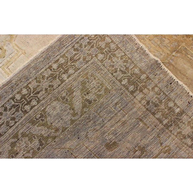 Mid-Century Vintage Turkish Oushak Rug With Central Medallion Design in Tan For Sale In Atlanta - Image 6 of 7