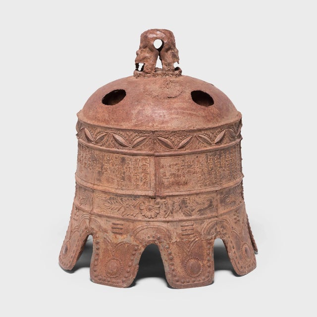 Metal 17th Century Grand Wanli Iron Bell For Sale - Image 7 of 7