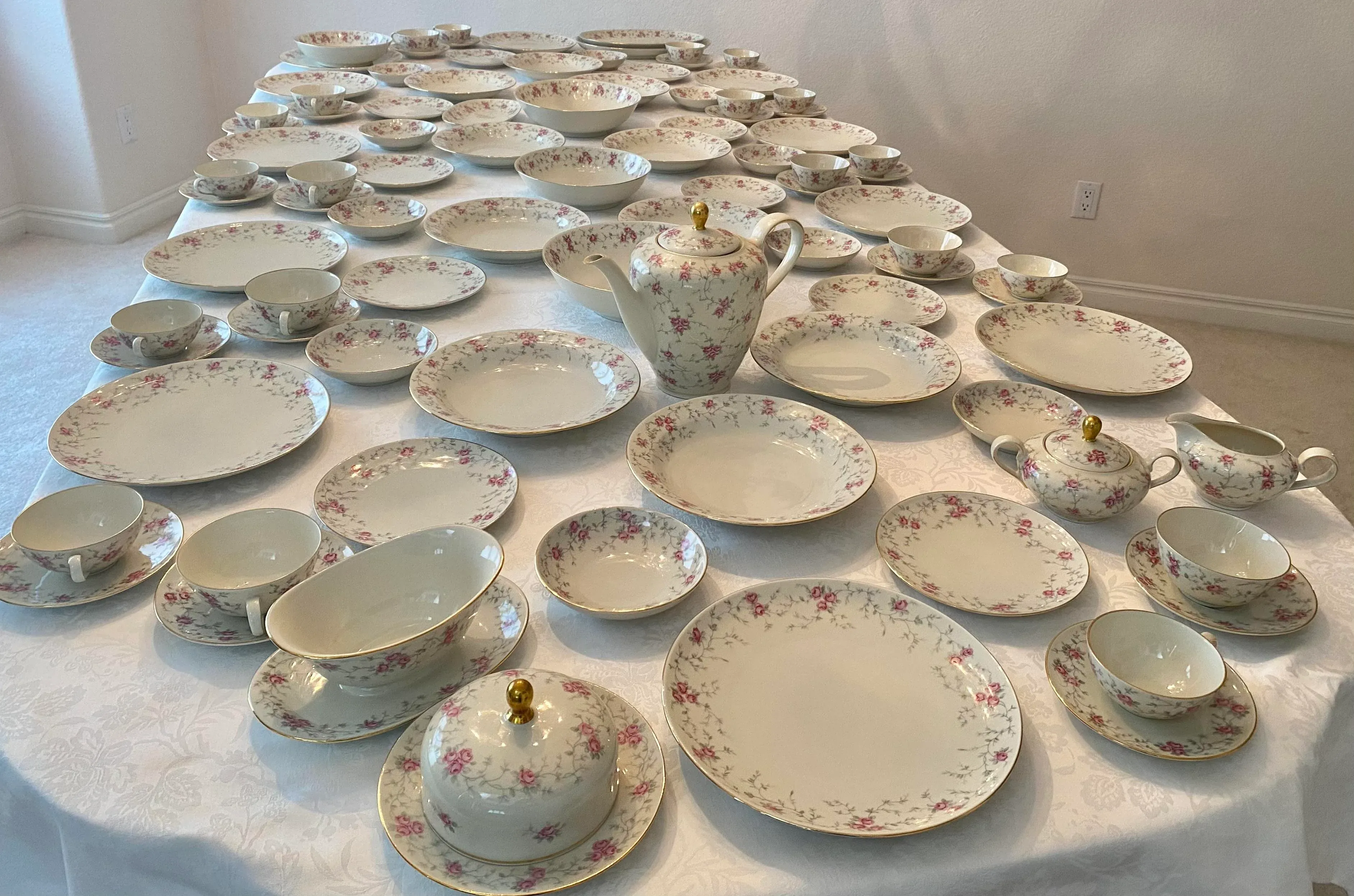 Schumann Bavaria Azberg Sch745 China Set- 105 Pieces 