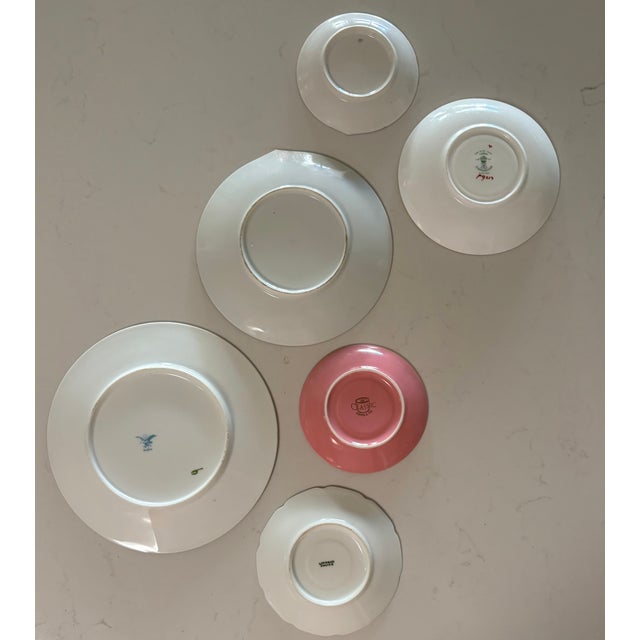 Great things come in small packages! That is absolutely true of this small but visually stunning decorative plate wall...