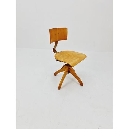 Bauhaus swivel office chair in solid wood By Puffdreh Kontorchair 1930s The chair is in good condition Measurements:...
