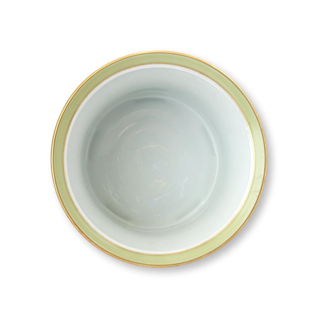 An exceptionally rare Mottahedeh Charleston Feather cache pot crafted by Vista Alegre, Portugal. Adapted from Chinese...