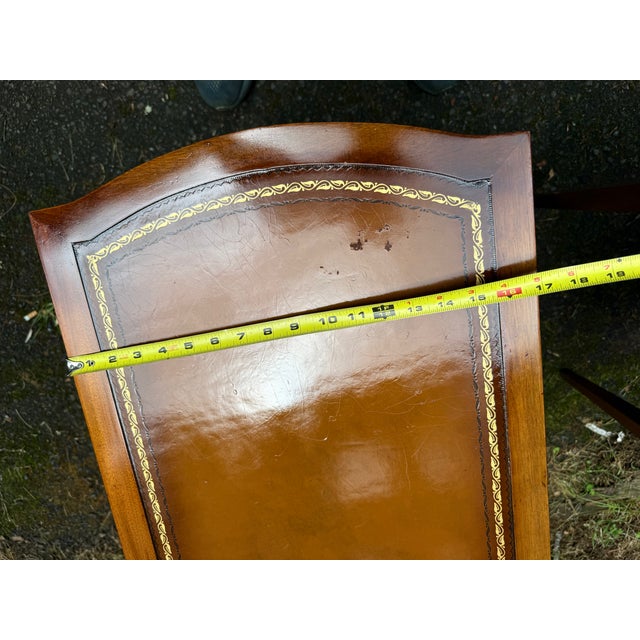 Wood Early 20th Century Pair of Federal Style Leather Top Flame Mahogany Side Tables For Sale - Image 7 of 14