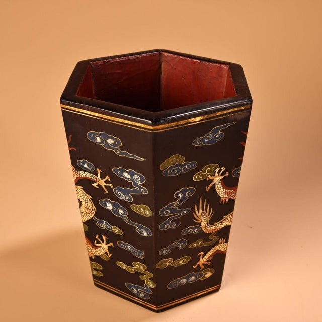 This exquisite vintage brush pot is a fine example of traditional lacquerware craftsmanship. The piece features a striking...