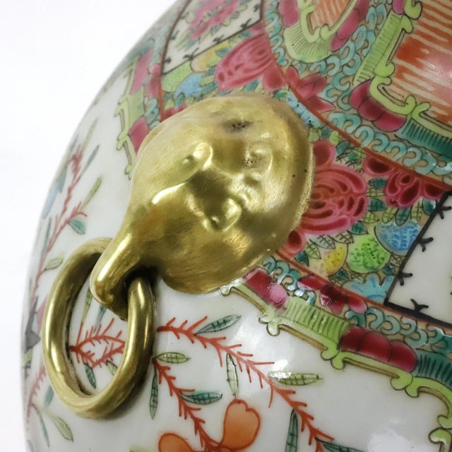 Red A Pair of Large Guangcai Porcelain Vases in the 19th Century For Sale - Image 8 of 12