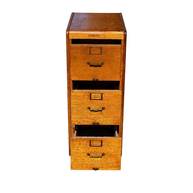 Early 20th Century Antique Arts & Crafts Tiger Oak Three Drawer Office File Cabinet For Sale - Image 5 of 10