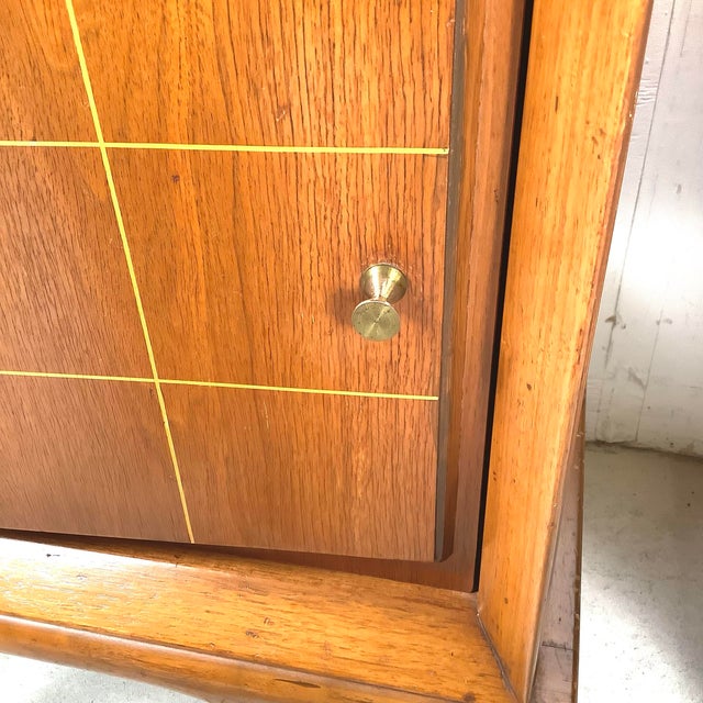 Pair of 1960s Walnut Nightstands — Brass Grid Inlay Doors, Sculptural Arch Base, Vladimir Kagan Style For Sale - Image 11 of 12