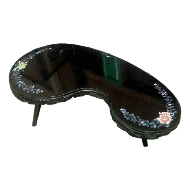1970s Asian Black Lacquered Coffee Table With Mother of Pearl Accents For Sale