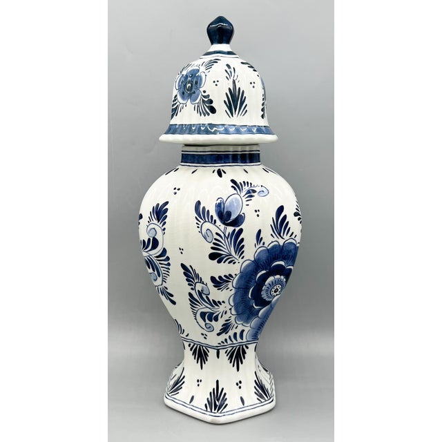 Mid-Century Modern 20th Century Delft Blue and White Floral Ginger Jar For Sale - Image 3 of 11
