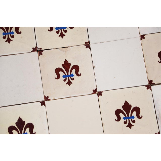 1900s Portuguese Fleur-De-Lis & Plain Antique White Large Antique Tiles Set of 32 For Sale - Image 11 of 18