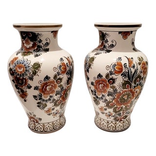 Polychrome Hand-Painted Delft Vases from Plateelbakkerij Flora, Gouda, Holland, 1960s, Set of 2 For Sale