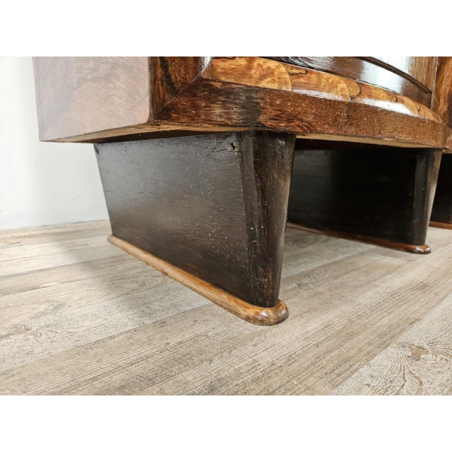 Tuscan Art Deco Bedside Tables in Walnut Burl, 1940, Set of 2 For Sale - Image 16 of 17