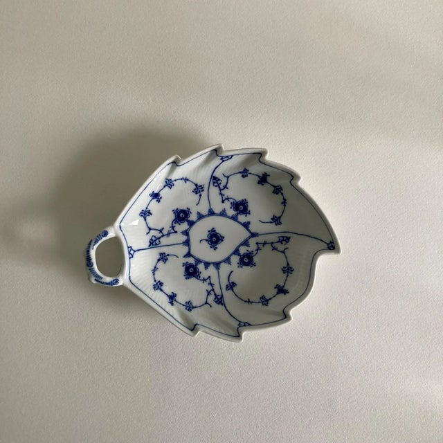 Royal Copenhagen Ceramic Leaf Dish - Blue Fluted Half Lace Border (No Trim) Pattern – 20th Century - 9" For Sale - Image 10 of 10