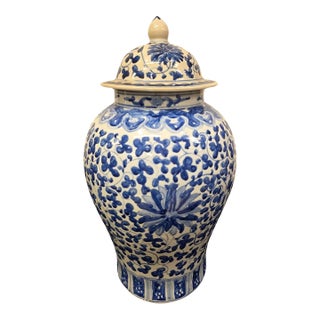Chinese Blue and White Baluster Jar and Cover For Sale